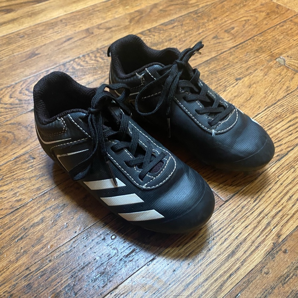 Kids Black Cleats Size 11